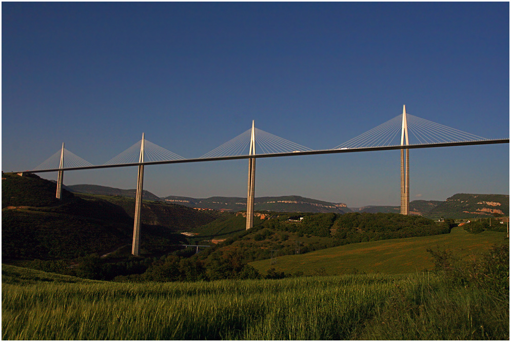 * Viaduc de Millau *