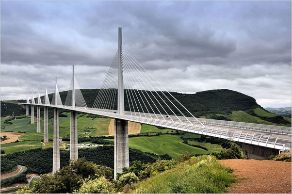 Bilder von Viaduc de Millau: Zeichnen lernen mit einer atemberaubenden Brücke!