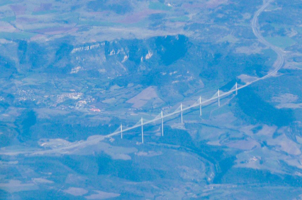 Viaduct de Millau aus dem Flugzeug