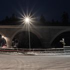 Viadukt bei Nacht