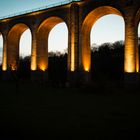 Viadukt bei Nacht