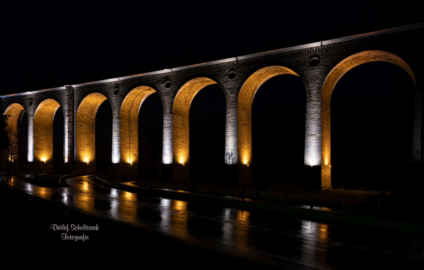 Viadukt im Regen