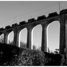 Viadukt in Schwarz-Weiss