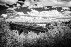 Viadukt mit Blick ins Isergebirge