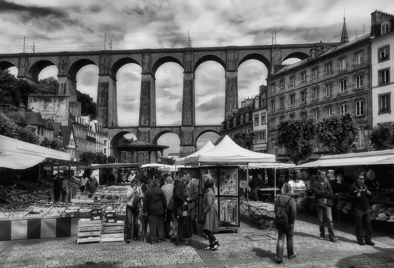 viadukt-mit-markt9c937d