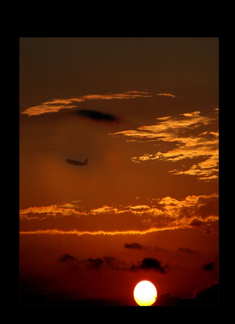 VIAJANDO AL ATARDECER