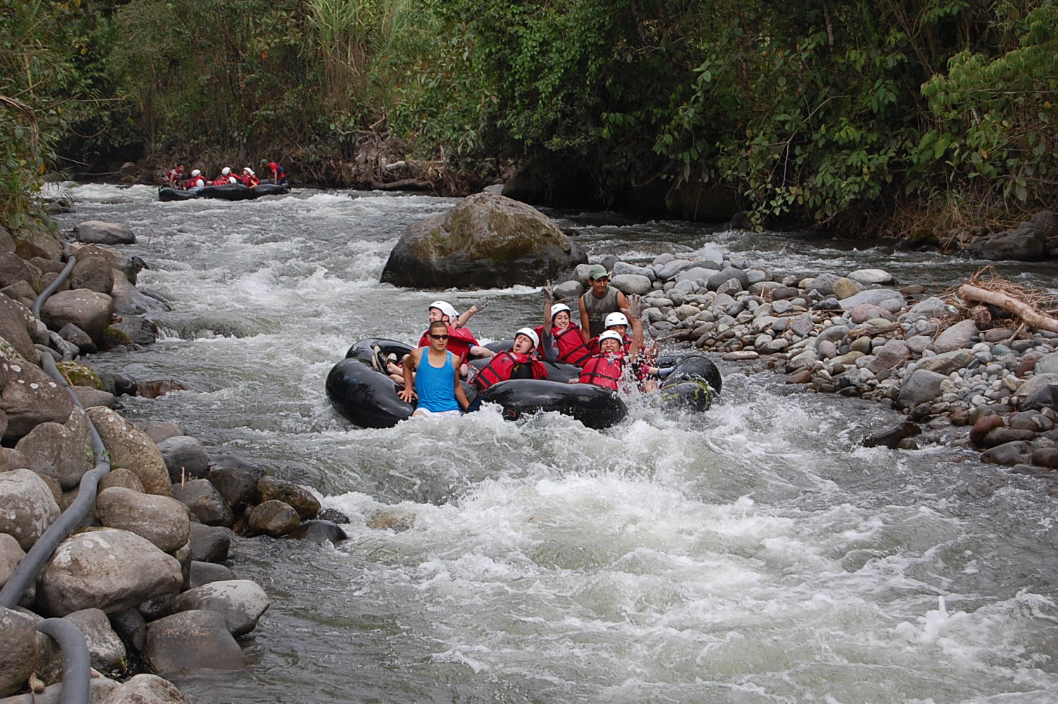 VIAJE EN BOYA EN RIO DE MINDO-ECUADOR.