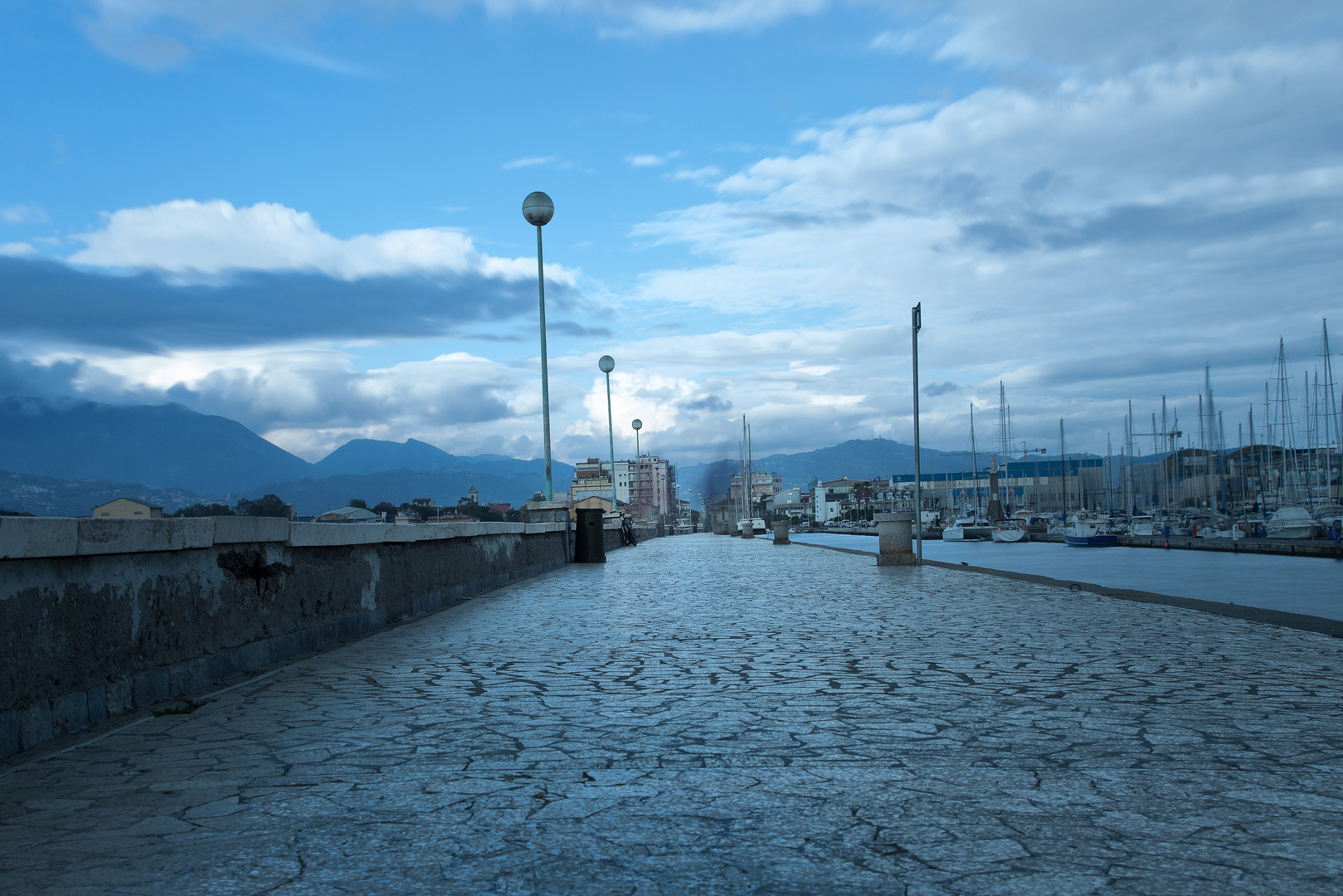 Viareggio Steg bei Regen