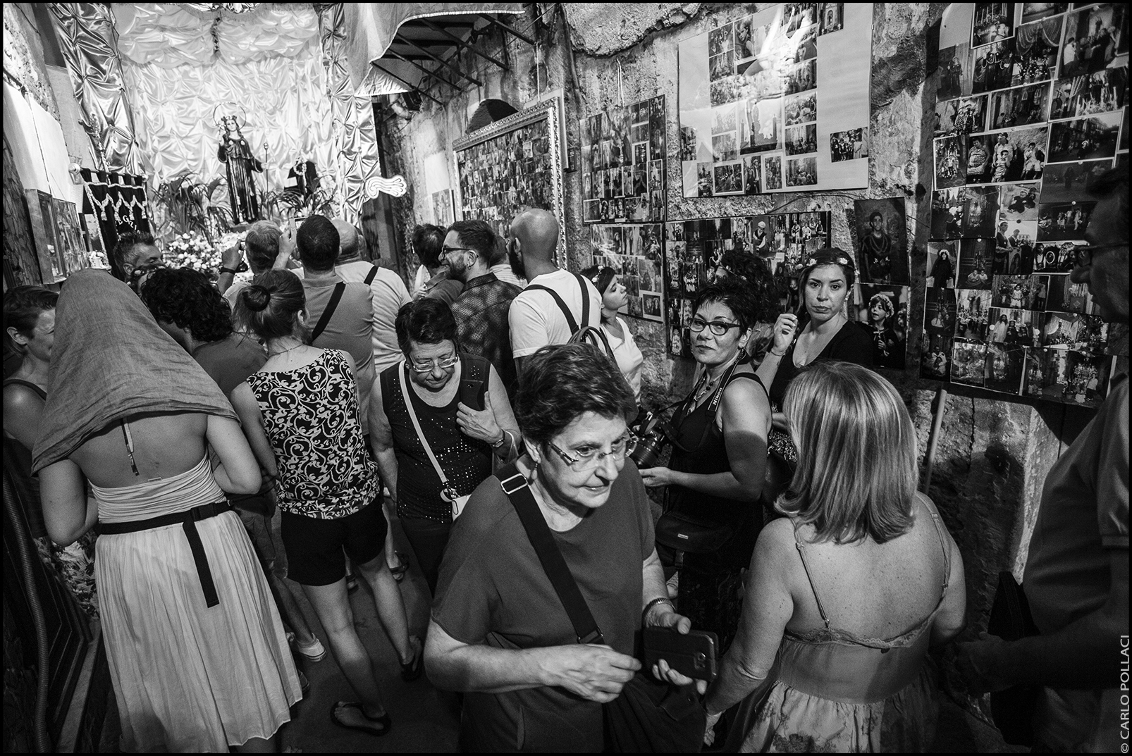 Vicolo Brugnò, Palermo - Crowd for the celebrations in honor of Santa Rosalia.