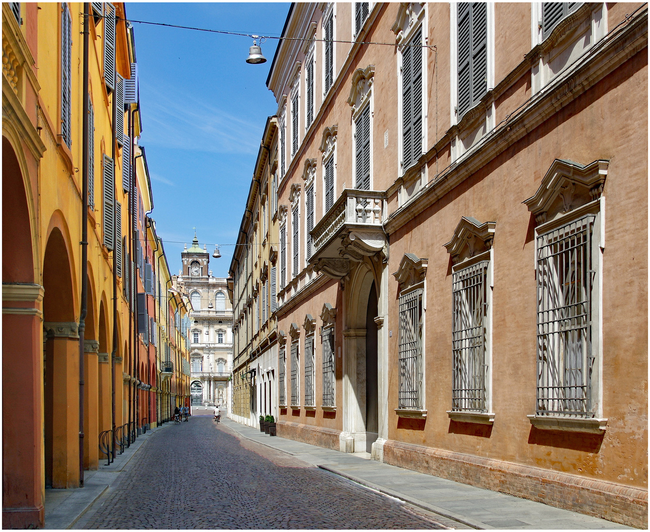 vicolo modenese verso palazzo ducale ...