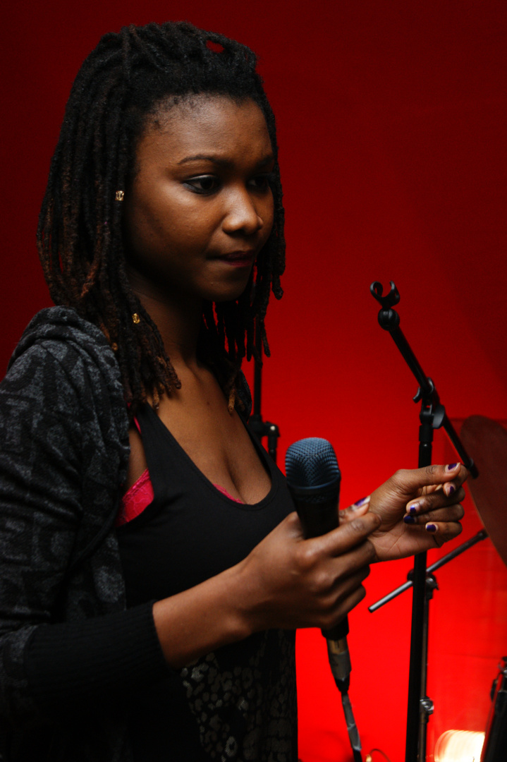 Victoire n the mic