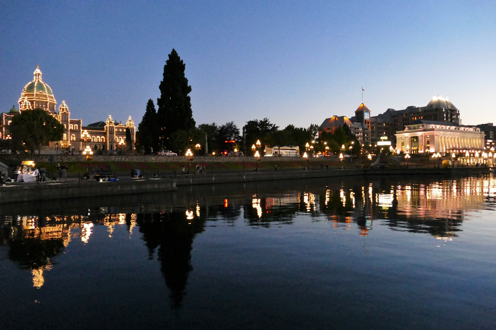 Victoria by night