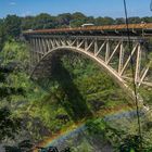 Victoria Falls Bridge mit Regenbogen