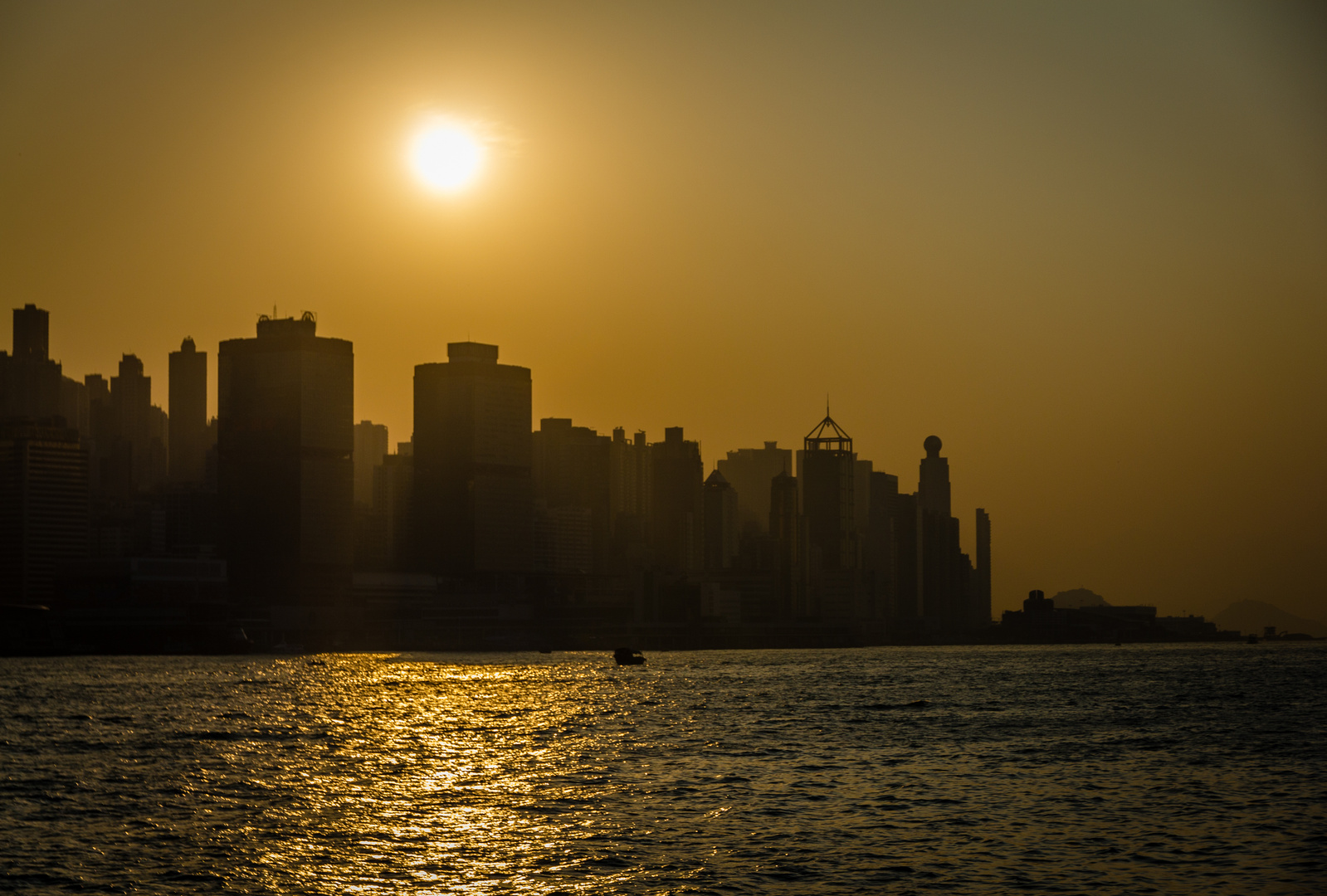 Victoria Harbour und Skyline von Hongkong