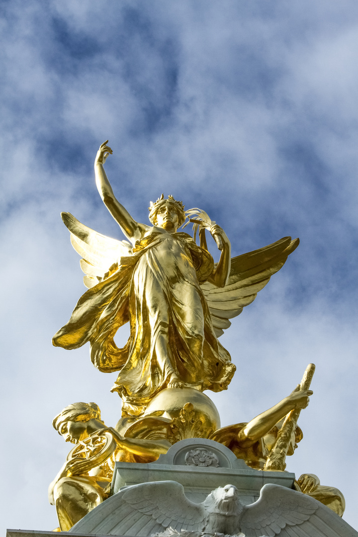 VICTORIA MEMORIAL am Buckingham Palace in London