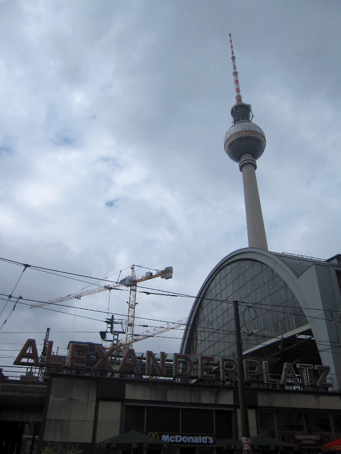 Video NASA Steals Berlin TV Tower