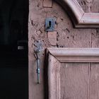 Vieille porte d'église dans la lande girondine