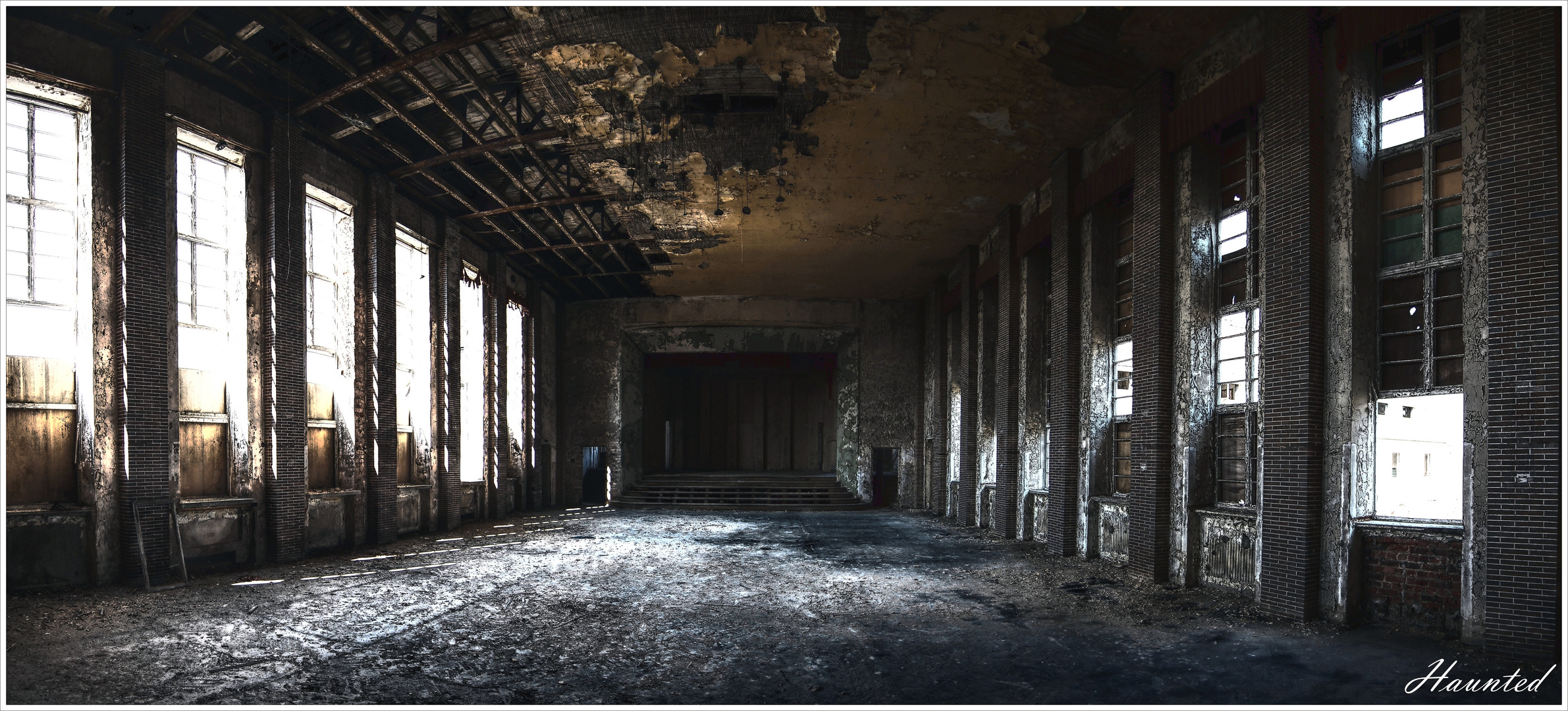 Vieille salle de spectacle...