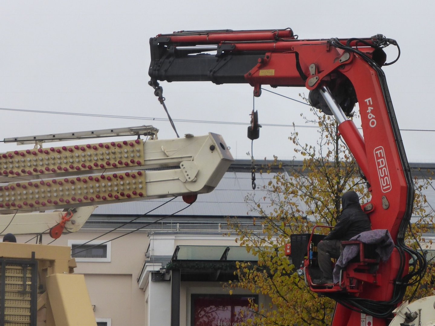 Viel Arbeit vor der Eröffnung zur Allerheiligenkirmes in Soest 