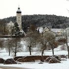 viel Holz, aber die Kirche bleibt kalt