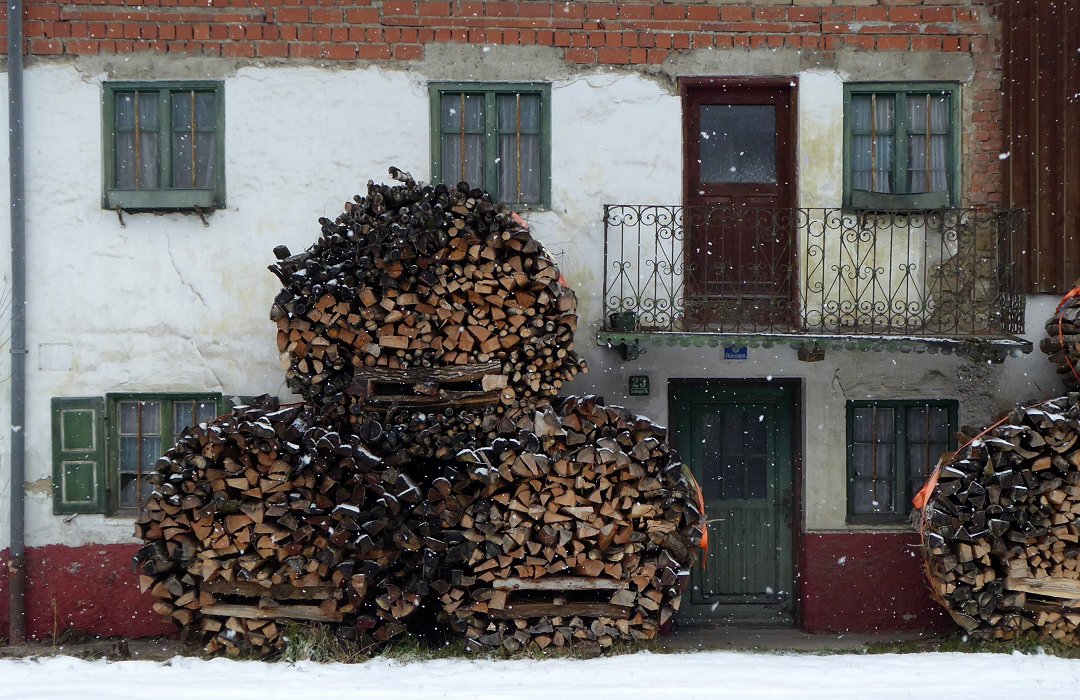 Viel Holz vor der Hütte