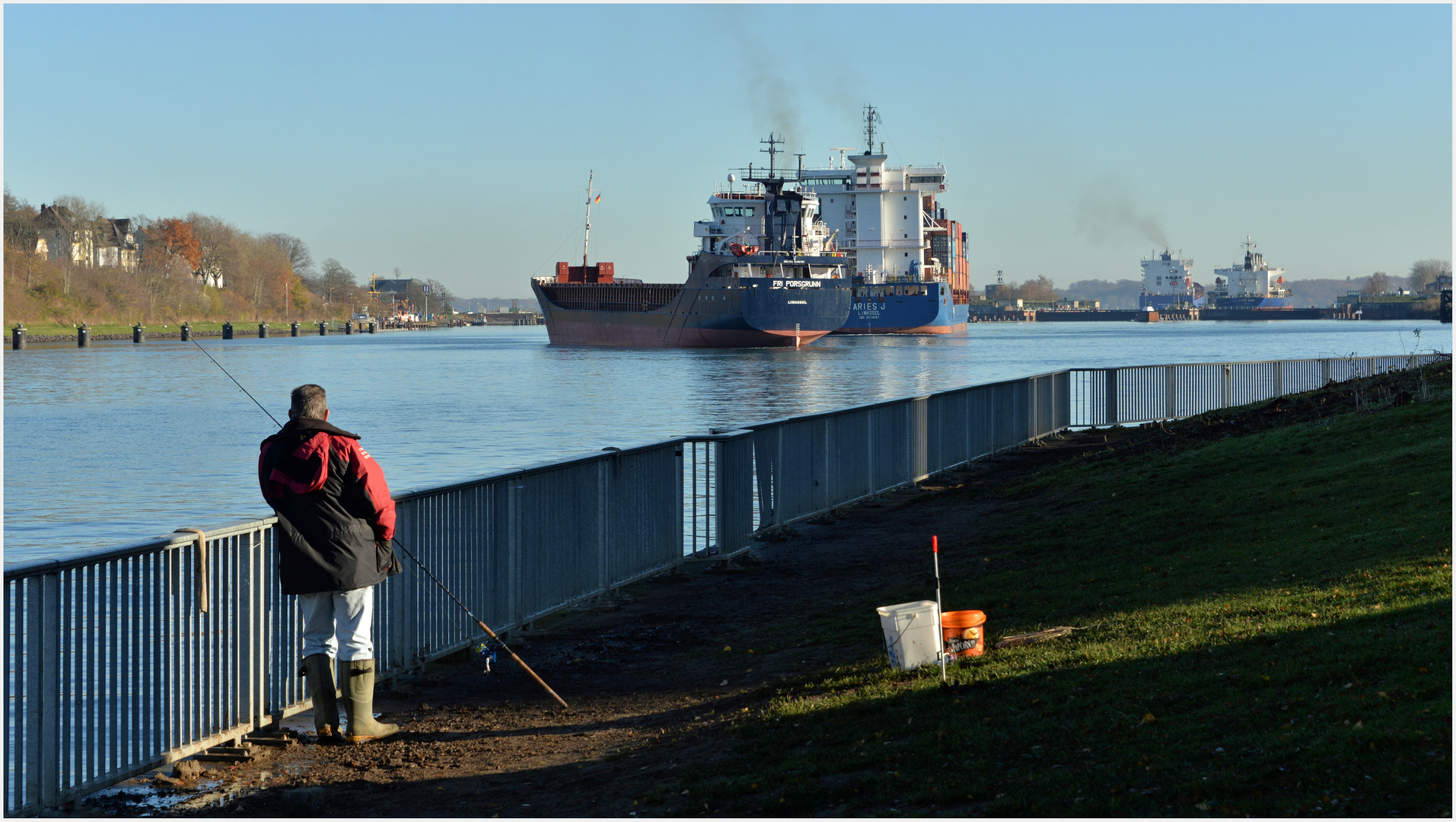 Viel los auf dem Nord-Ostsee-Kanal