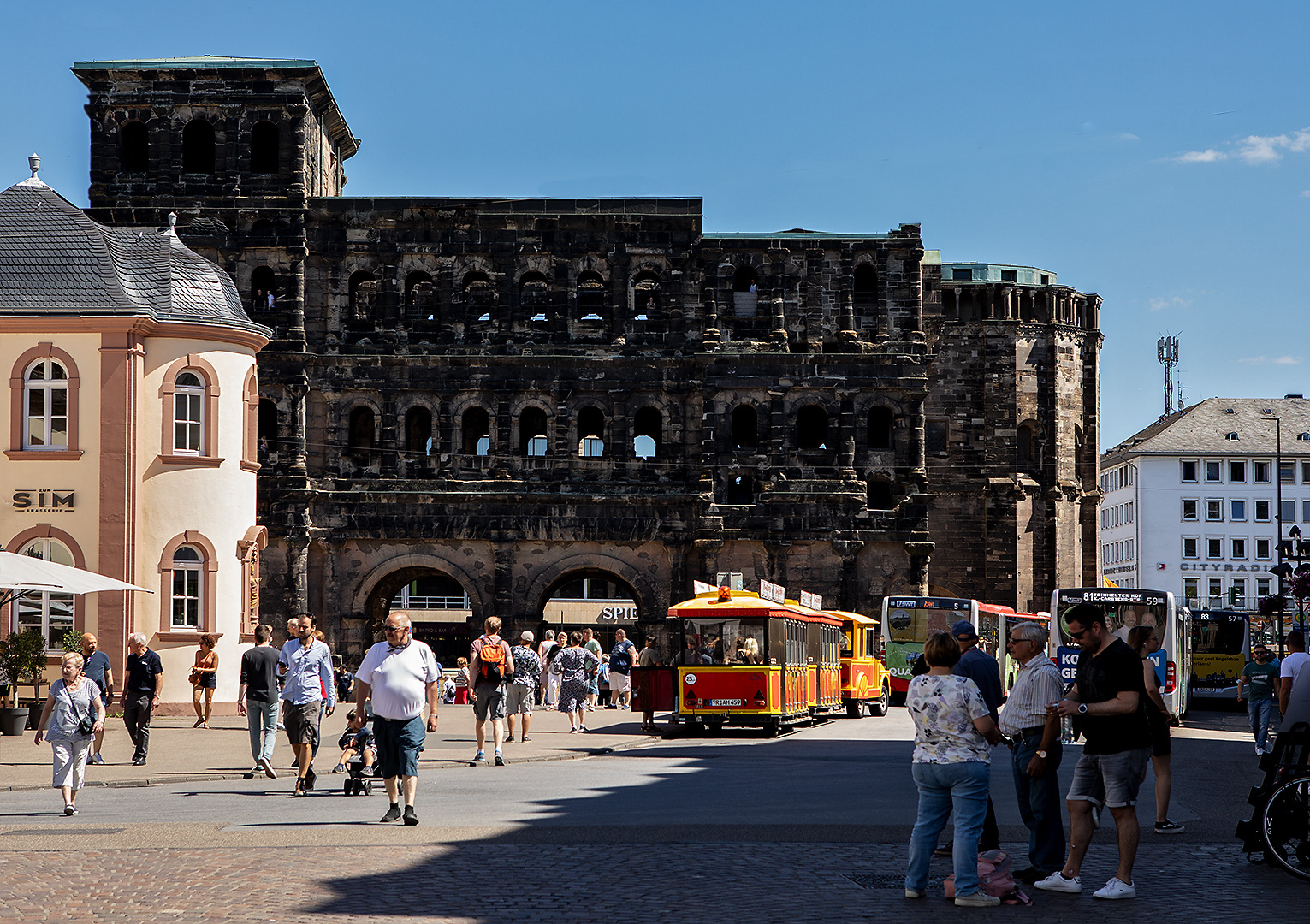 Viel los,an der Porta Nigra