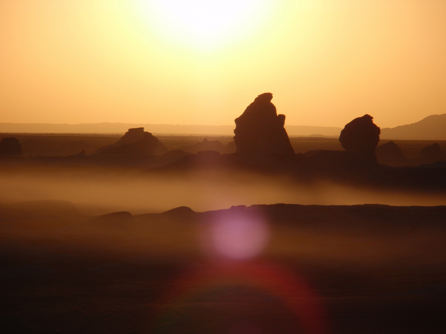 Viel Staub im Sonnenuntergang