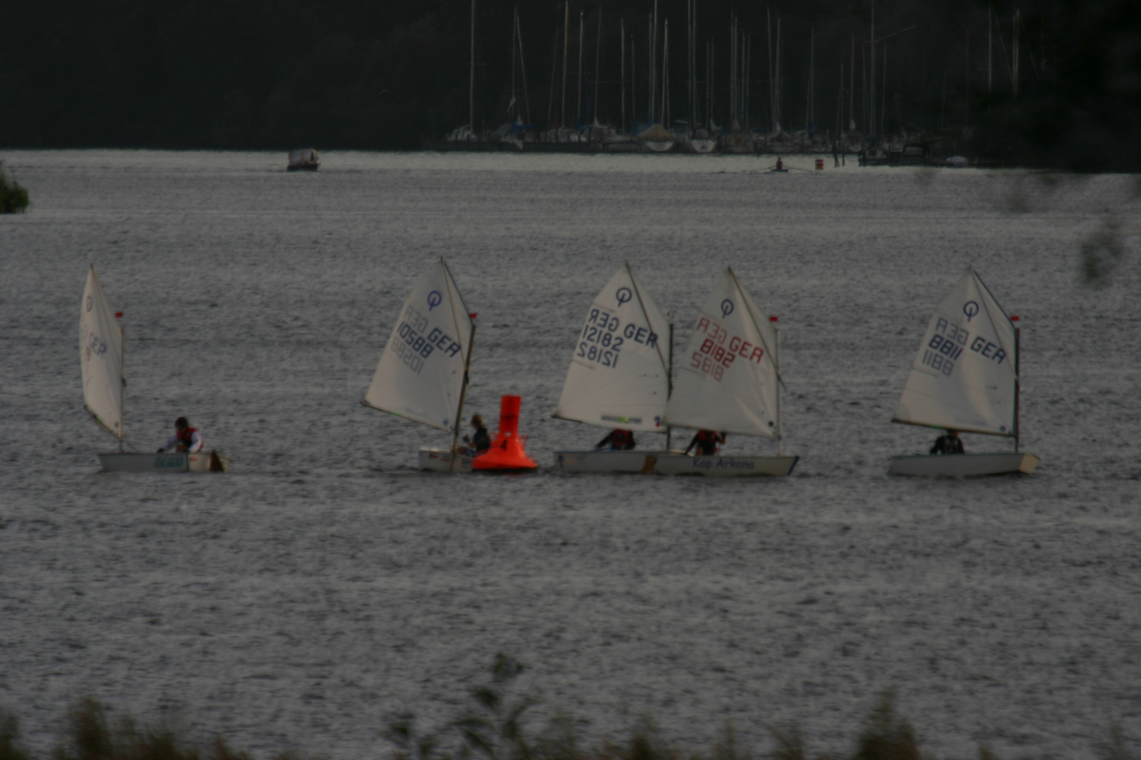 Viel Verkehr auf der Havel zwischen Scharfe Lanke und Pichelssee