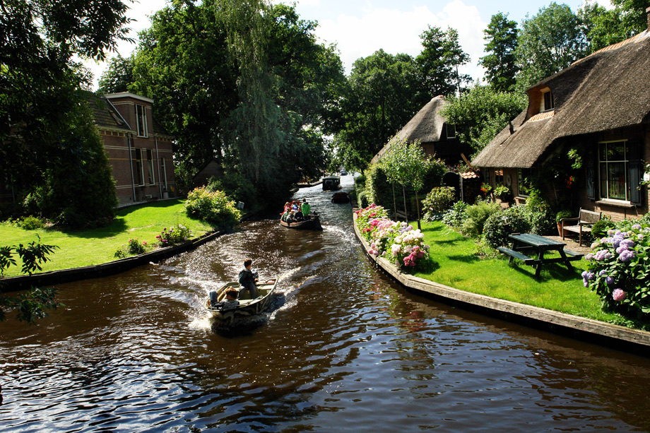 Viel Verkehr in den Kanälen (Giethoorn 6)