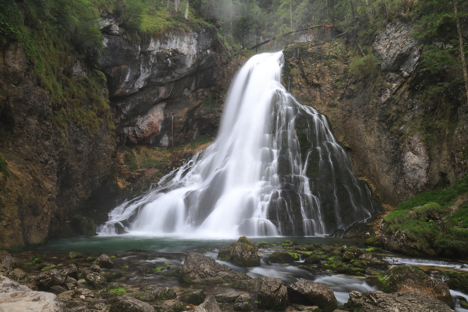 Viel Wasser im Gollinger Wasserfall.