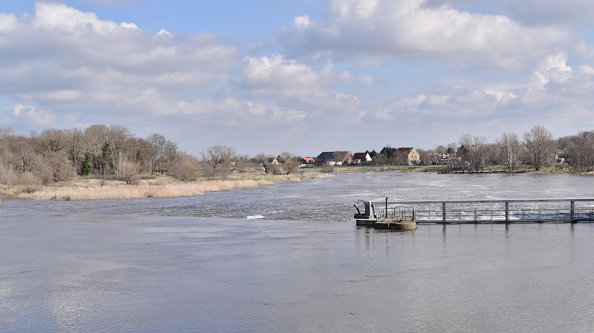 VIEL WASSER UND WOLKEN