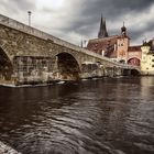 Viel Wasser unter der Steinernen Brücke