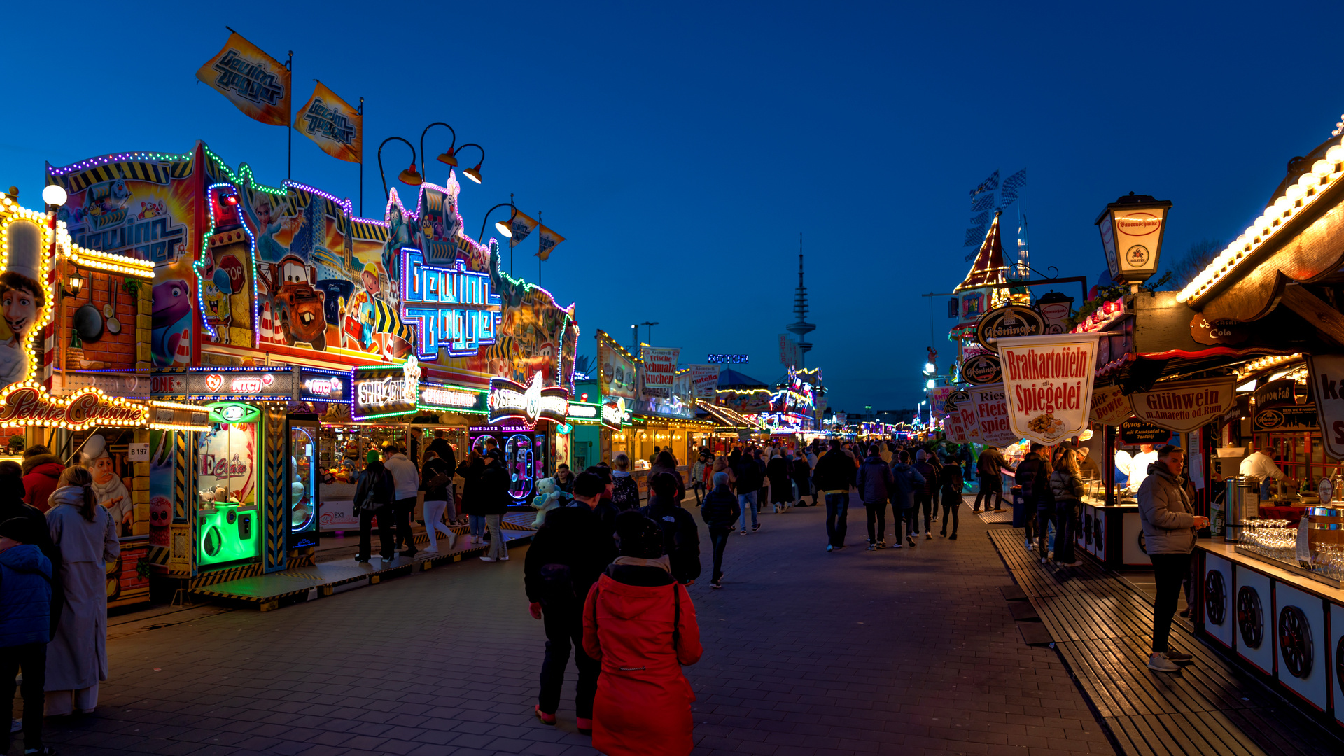 Viele bunte Lichter auf dem Hamburger DOM