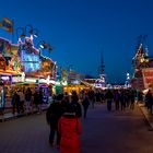 Viele bunte Lichter auf dem Hamburger DOM