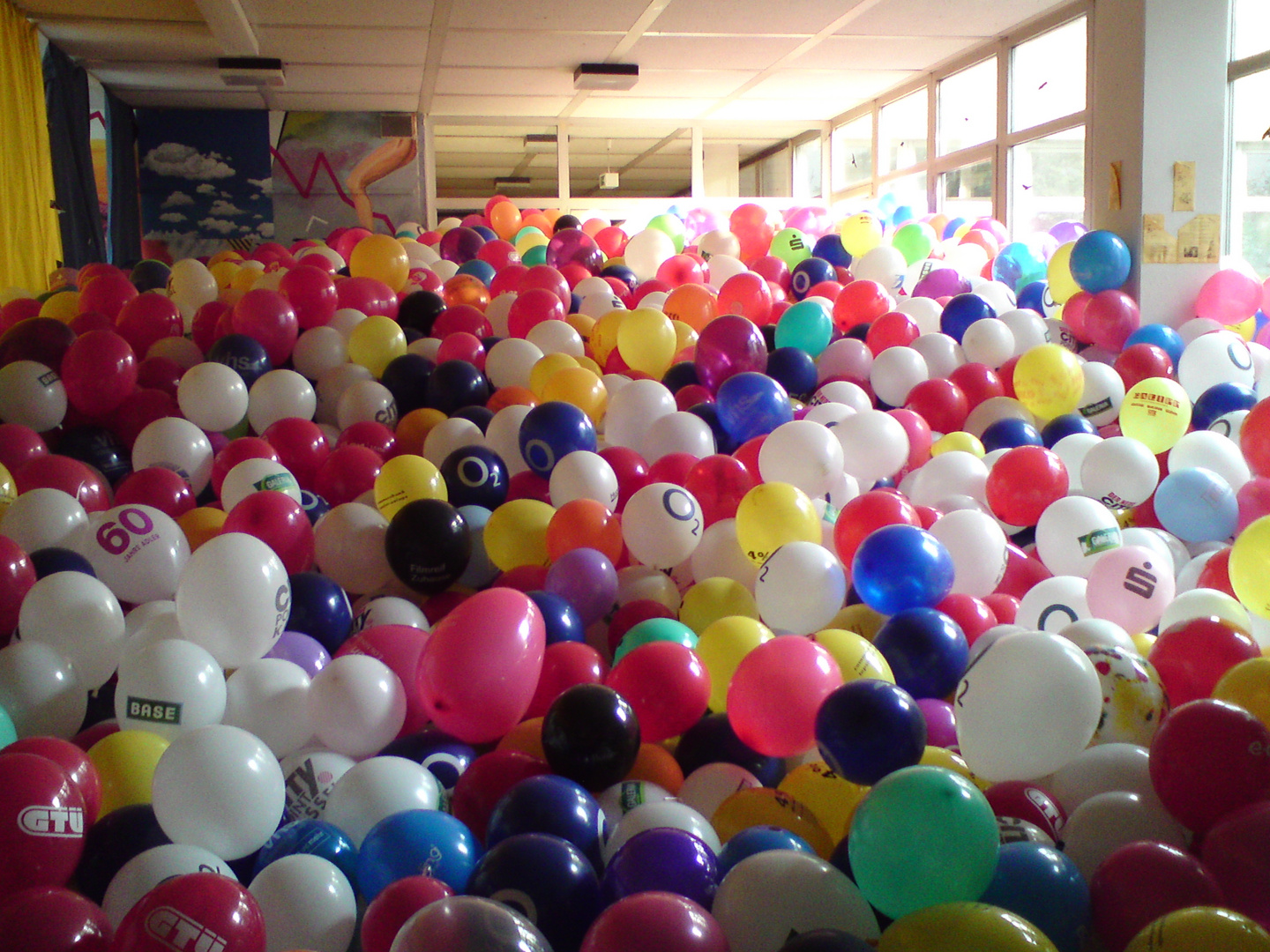 viele bunte Luftballons