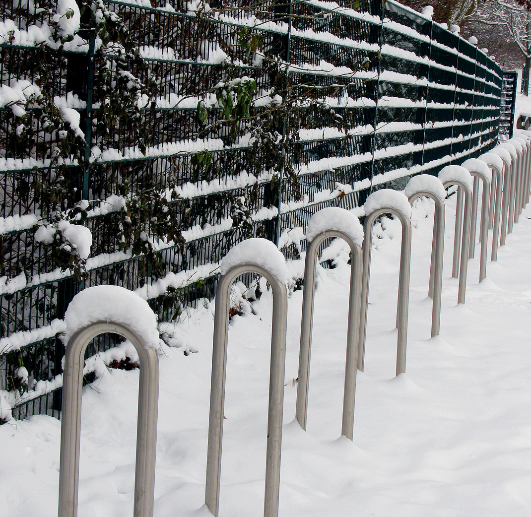 Viele freie Fahrradparkplätze