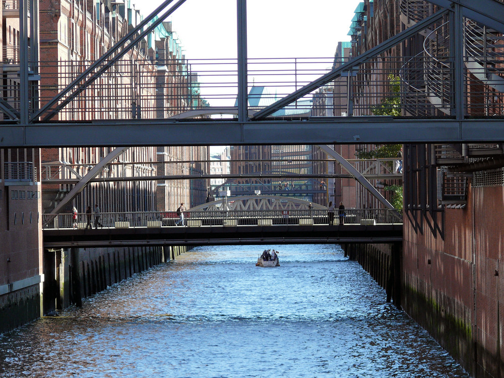 Viele verschiedene Brücken in der Hafencity / Hamburg Foto & Bild architektur, straßen