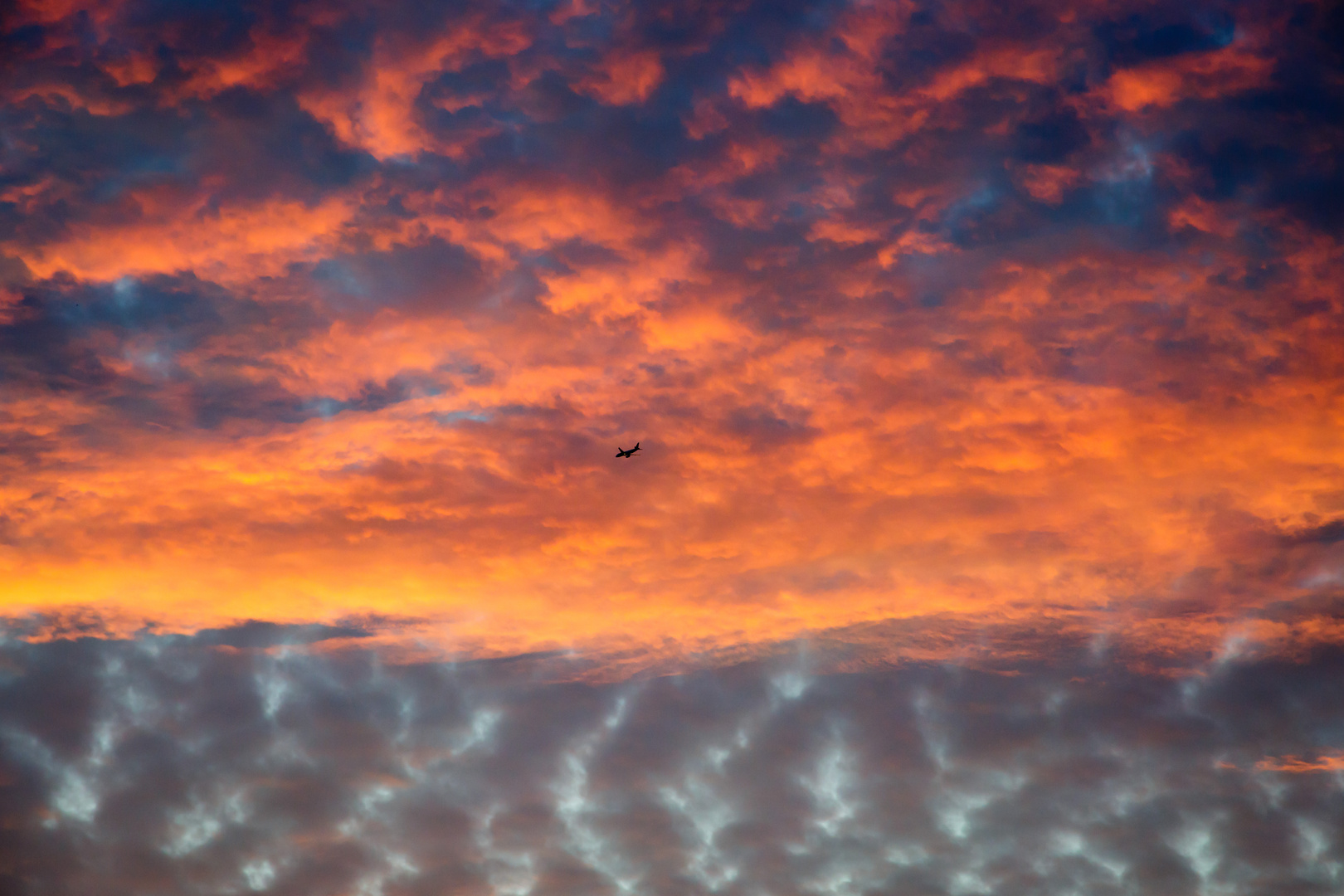 Vielfarbige Wolken am Himmel