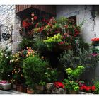 vielle façade dans le village d'Yvoire (hte-savoie)