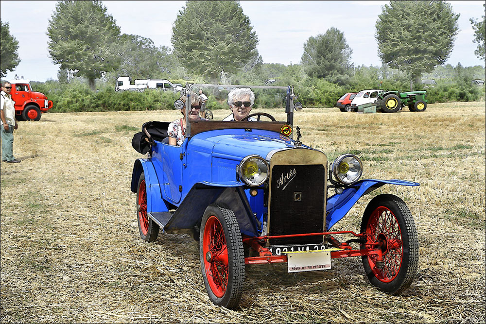 Vielle voiture-jeune conducteur