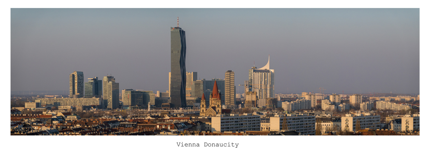 Vienna Donaucity im Abendlicht