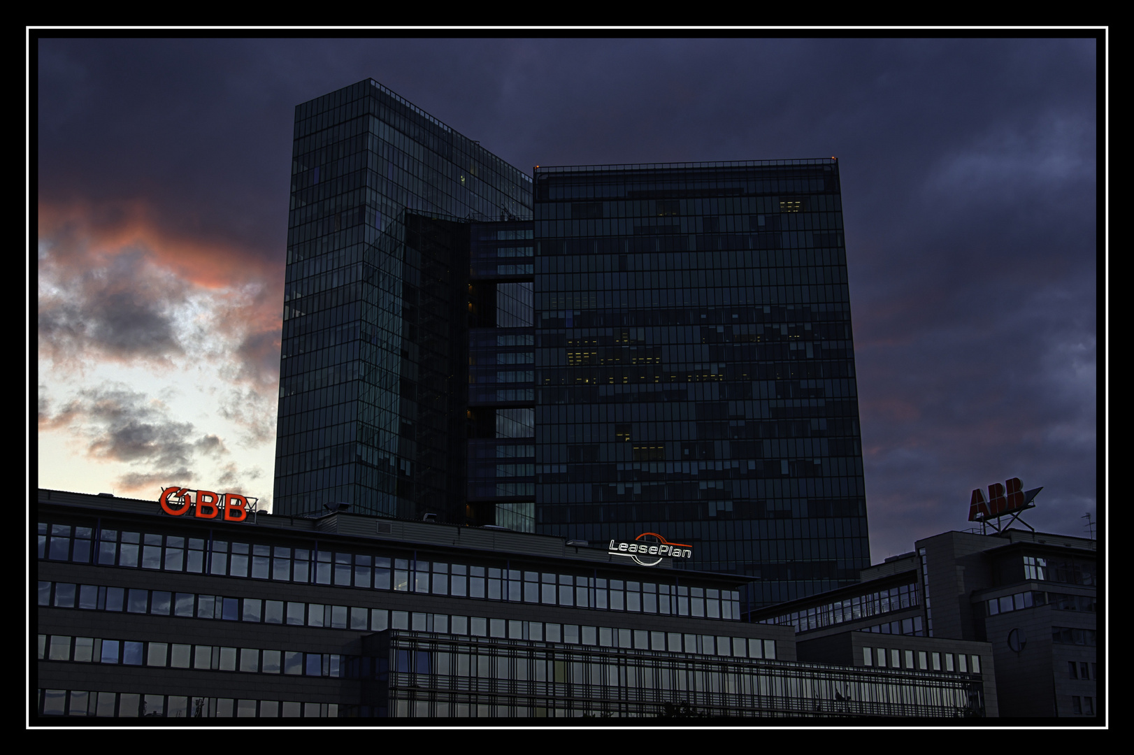 Vienna Twin Towers Foto & Bild architektur, stahlbau, abend Bilder