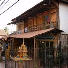 Vientiane: Zahnklinik und Geisterhaus