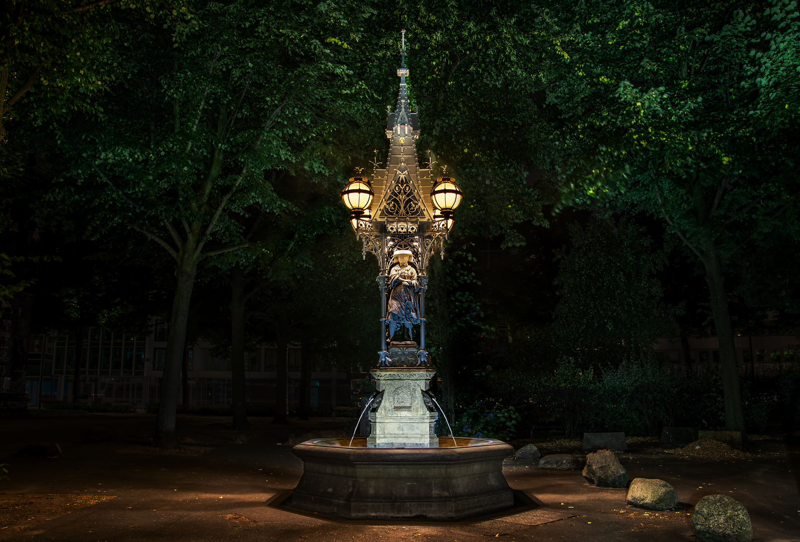 Vierländerinnen-Brunnen