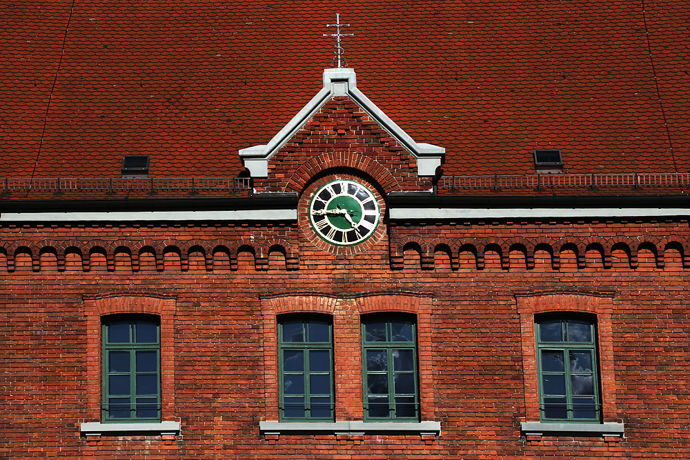 viertel vor fünf