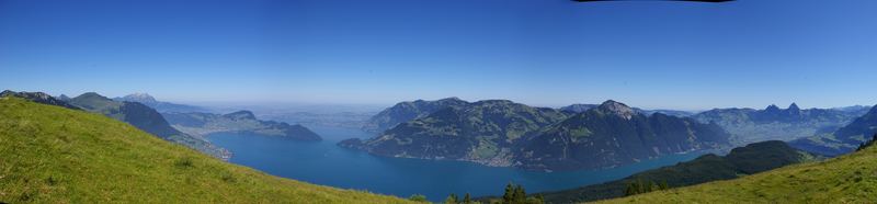 Vierwaldstätter See mit Panoramablick auf Luzern Rigi Mythen