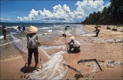 Vietnam 13. Fischer am Strand von Mui Ne.