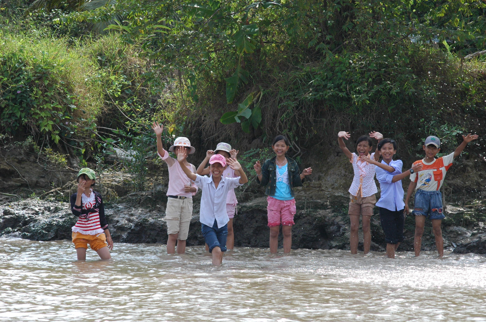 Vietnam (2008), Kids having fun
