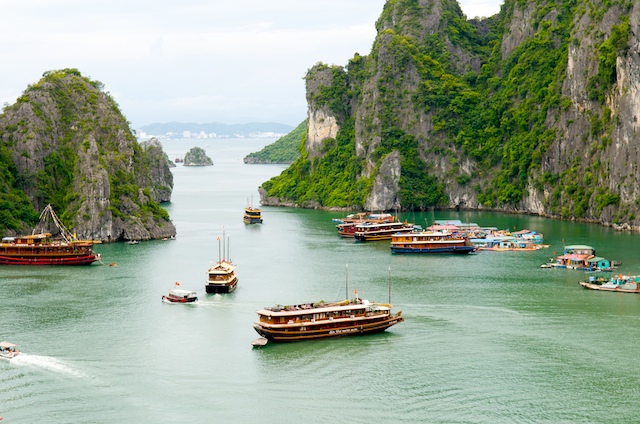 Vietnam / Ha Long Bay / Bay